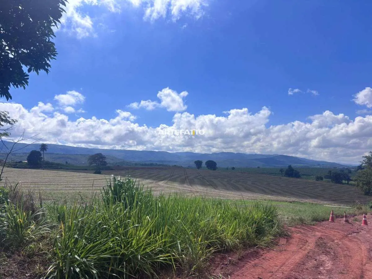 Imagem Terreno à venda em Delfinópolis, 200m2