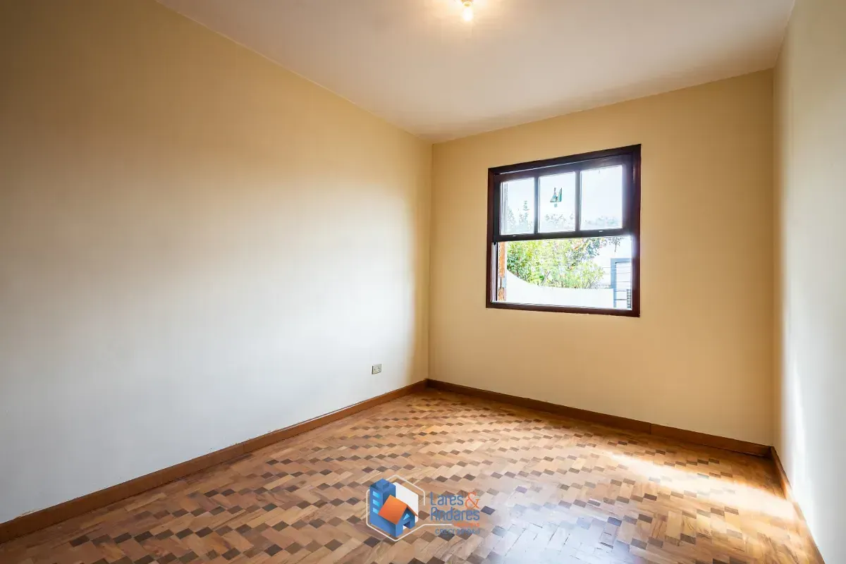 Imagem Sobrado para venda em Vila Santo Antônio com 6 quartos, sendo 1 suíte, 236m²