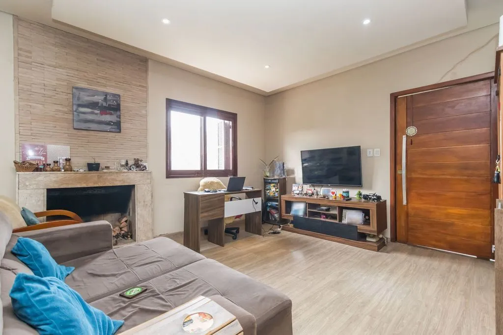 Imagem Casa de 6 dormitórios à venda Bairro Vila Nova - Porto Alegre