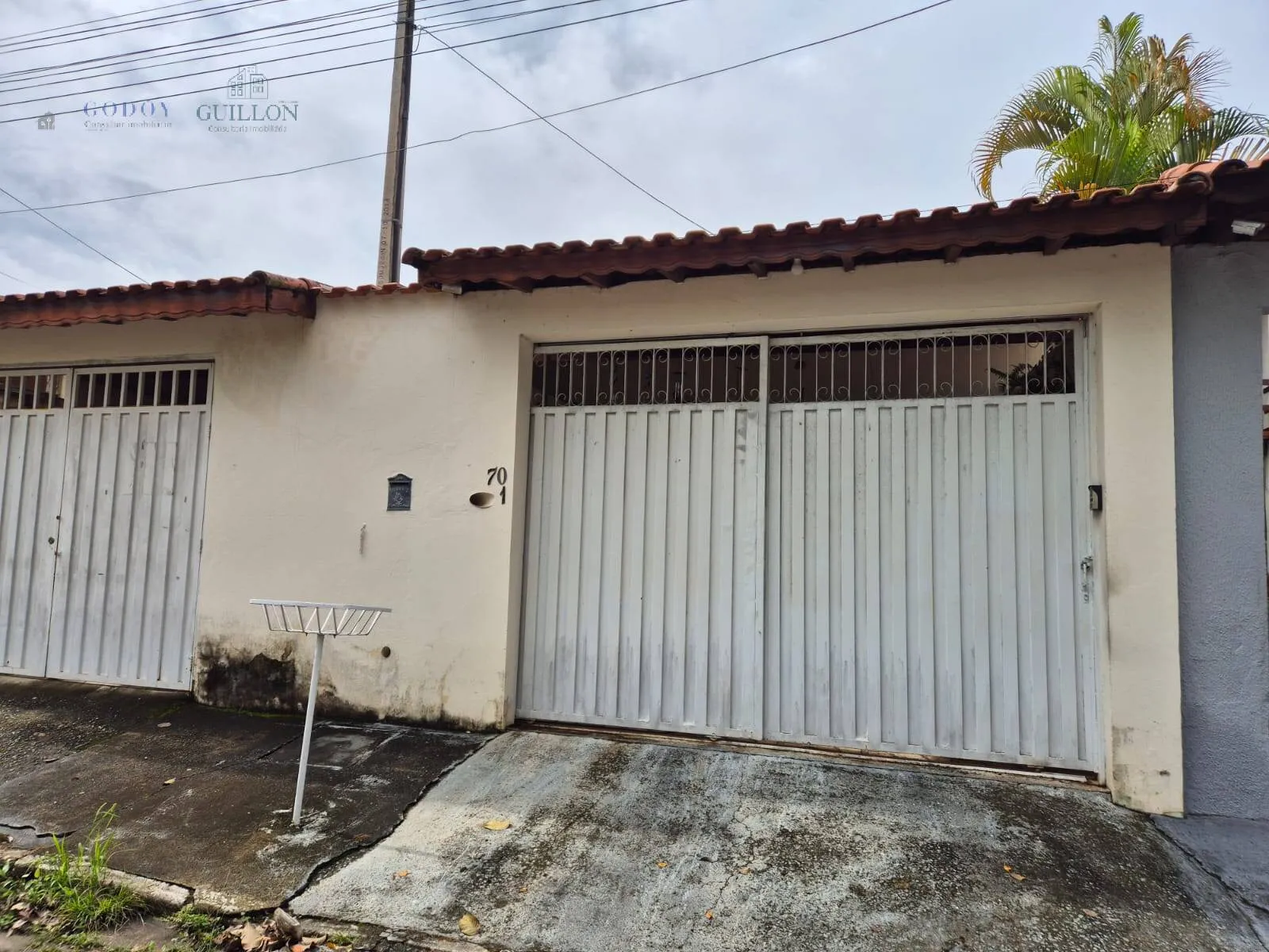 Imagem Renda Garantida e Ótima Localização: 2 Casas à Venda em Bairro Consolidado