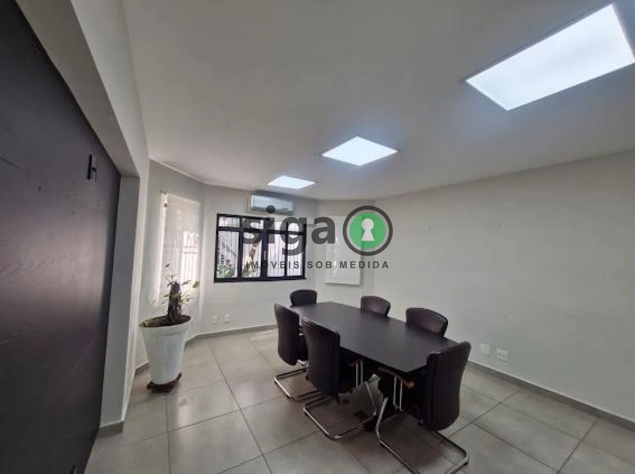 Imagem Casa Assobradada no Pacaembu, para locação Comercial ou venda com 10 salas, 11 vagas, reformada.