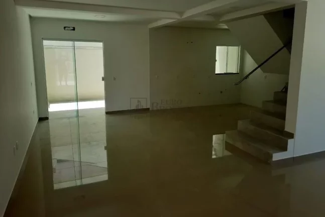 Imagem Sobrado triplex no Centro de Balneário Camboriú.
