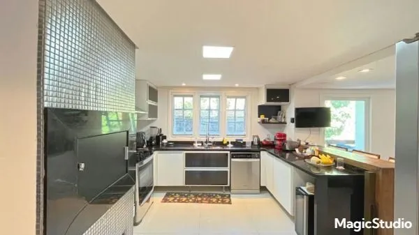 Imagem Casa em Condomínio na Pedra Redonda | 4 Dormitórios | 297m² | 4 Vagas | Solar Biarritz
