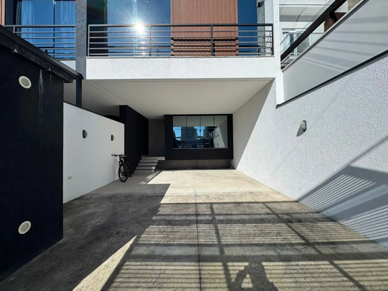 Imagem Casa à venda com 413.65m2 por R$ 3.800.000,00