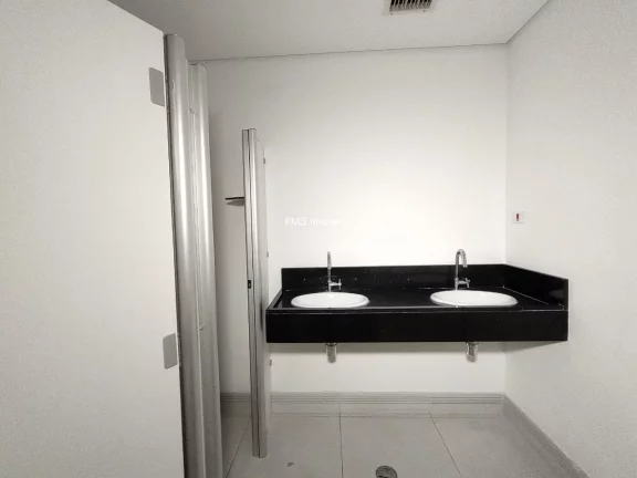 Imagem Conjunto comercial com 388m² para locação em Alphaville.