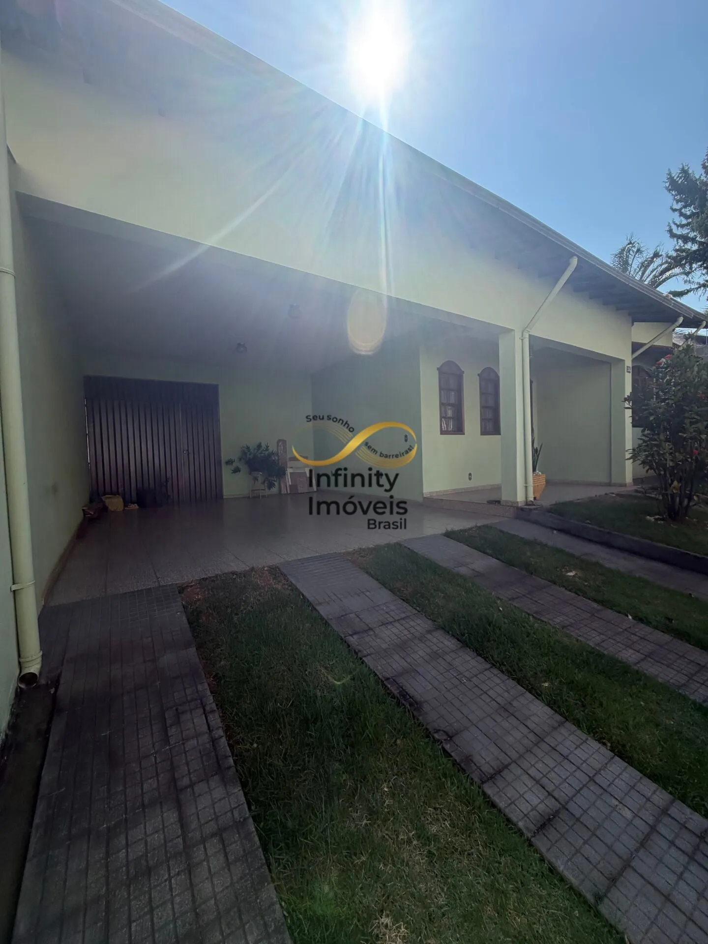 Foto do imóvel Casa à venda em Rua Castelo Serpa