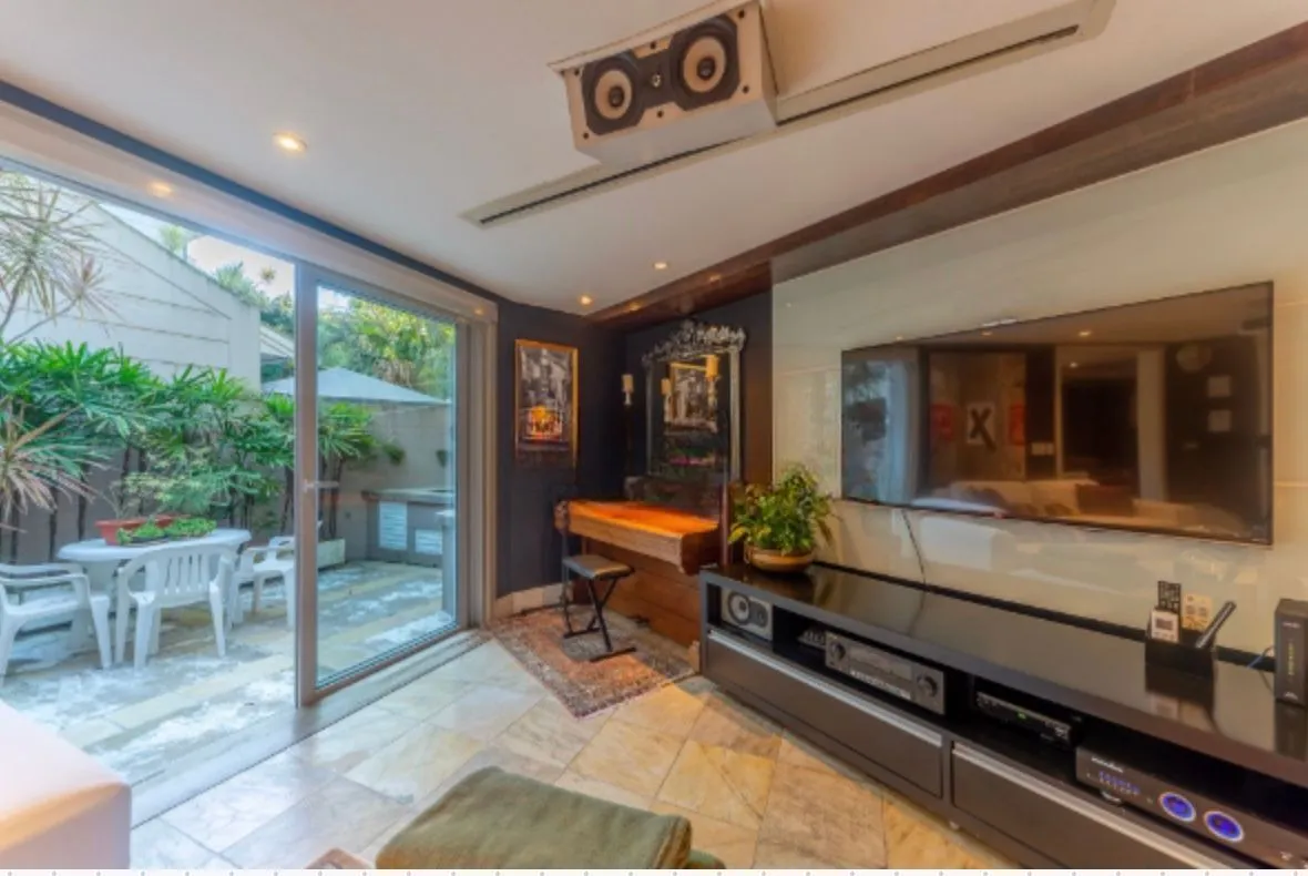 Imagem Casa Reformada em Condomínio à Beira do Rio - Ampla, Confortável e Pronta para Morar