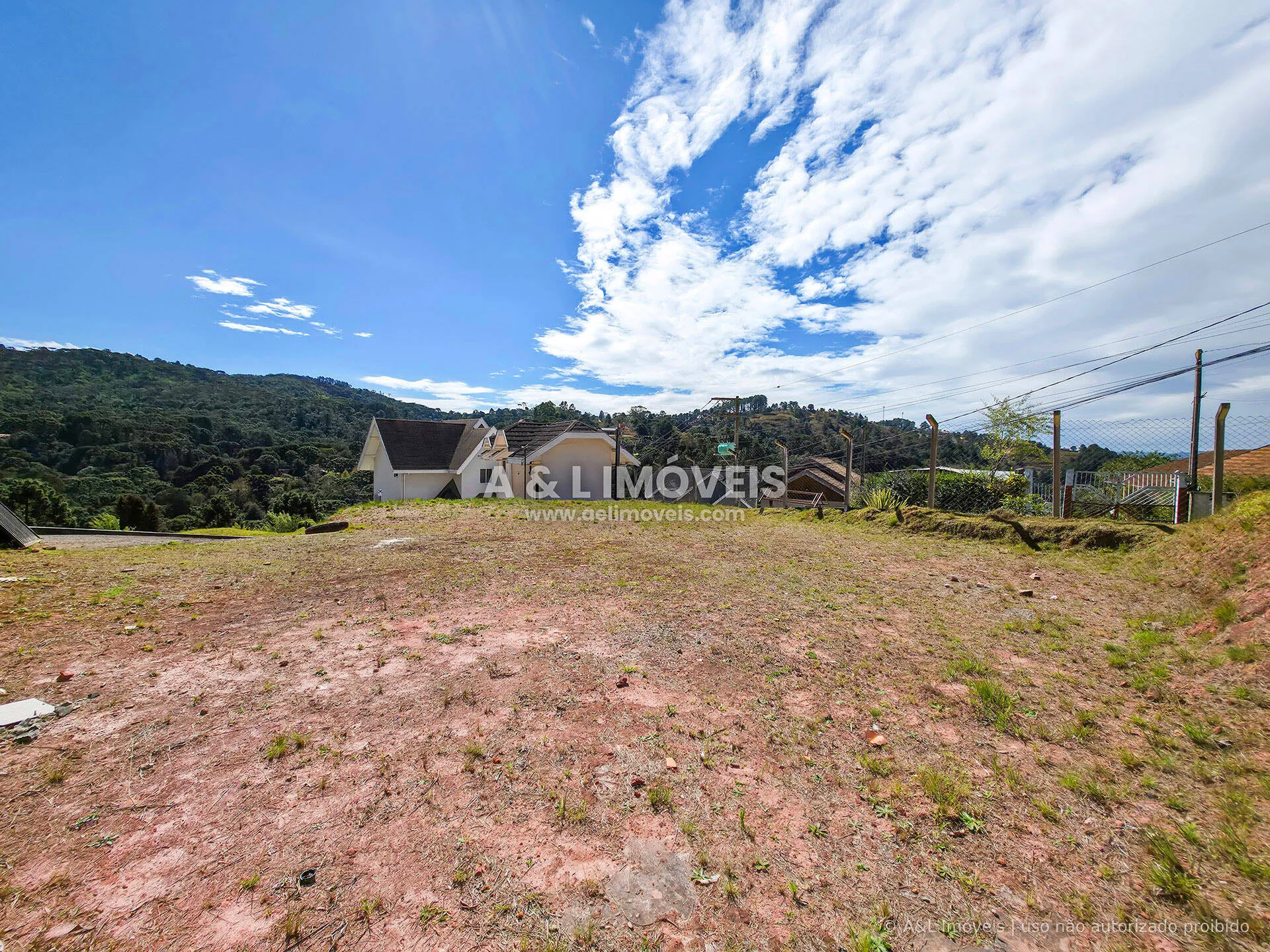 Imagem Terreno à venda em Campos do Jordão | 325,45 m² | Villagio D'Imbiry
