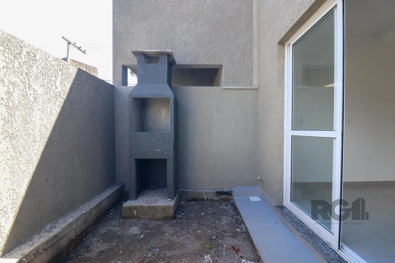 Imagem CASA ESTILO SOBRADO COM 2 QUARTOS E PÁTIO, À VENDA NO BAIRRO VILA NOVA, EM PORTO ALEGRE/RS
