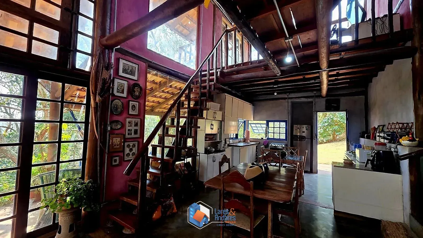 Imagem Casa Rústica - um verdadeiro refúgio de harmonia e luz, onde cada detalhe convida a viver o essencial.