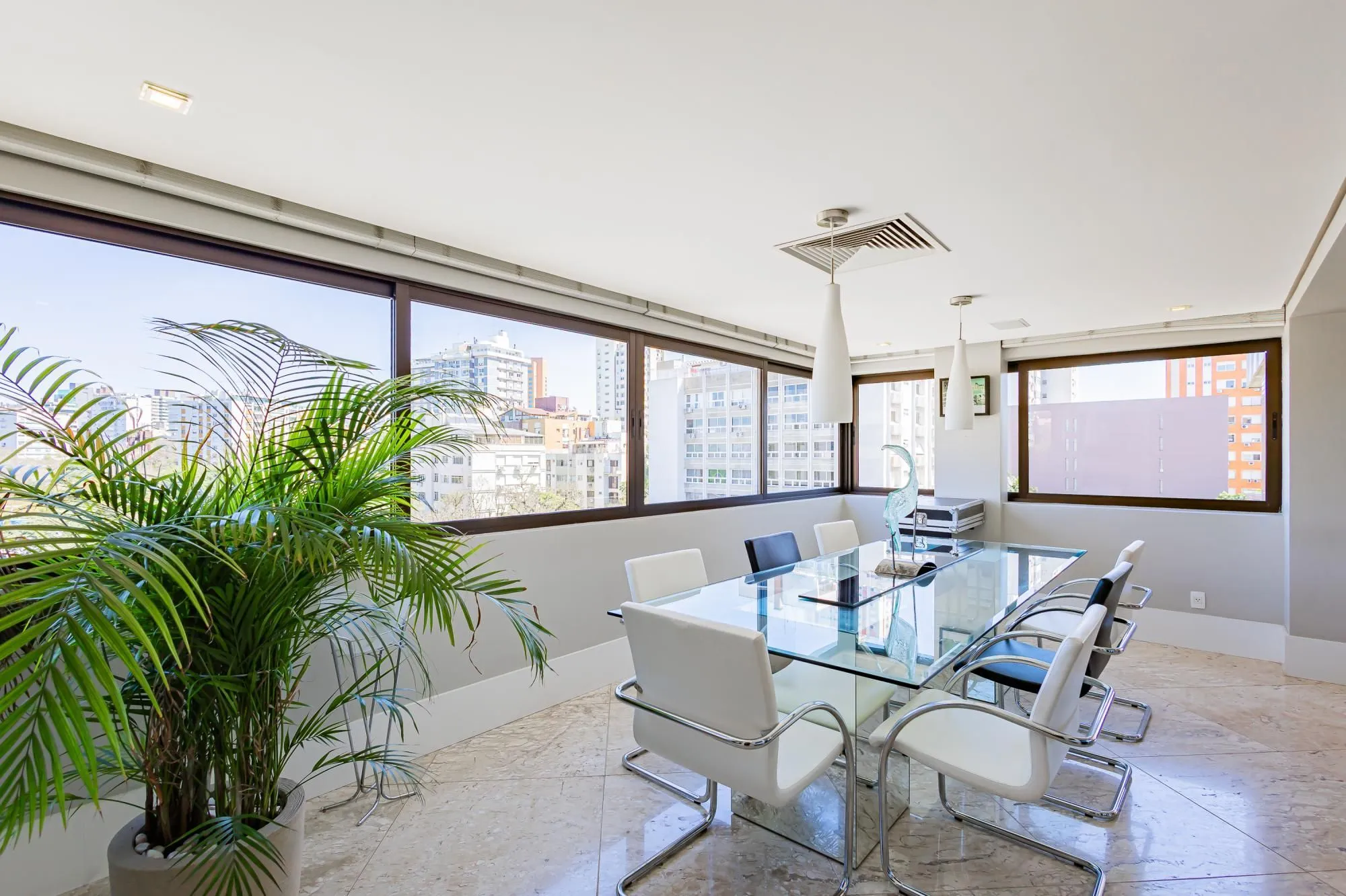 Imagem Espetacular apartamento 3 suítes 3 vagas com infra completa no Moinhos de Vento