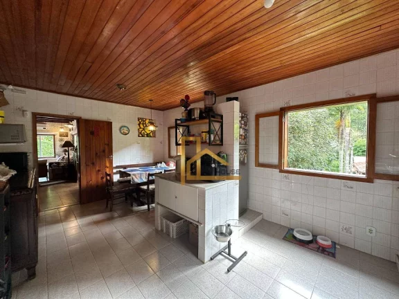 Imagem Encanto e Tranquilidade! Casa Espaçosa com Jardim e Lareira em Condomínio Exclusivo – Teresópolis/RJ ????