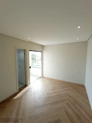 Imagem Casa de Luxo em Condomínio - 5 Quartos, 5 Suítes, 3 Salas, 3 Banheiros, 5 Vagas de Garagem - Camaçari-BA (Catu de Abrantes)