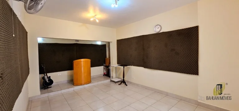 Imagem Casa de Luxo no Campo Belo: 6 Quartos, 5 Suítes, 10 Banheiros, 5 Vagas de Garagem e 504m² em São Paulo-SP