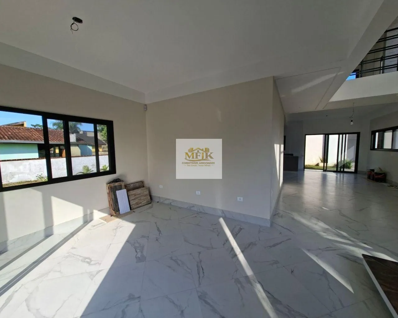 Imagem Casa com 214 m² e 3 quartos à venda em Atami