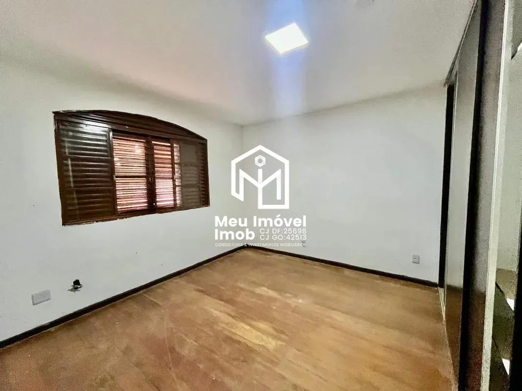 Imagem Casa 4 Quartos 2 Suítes 20 Vagas 3.718m²