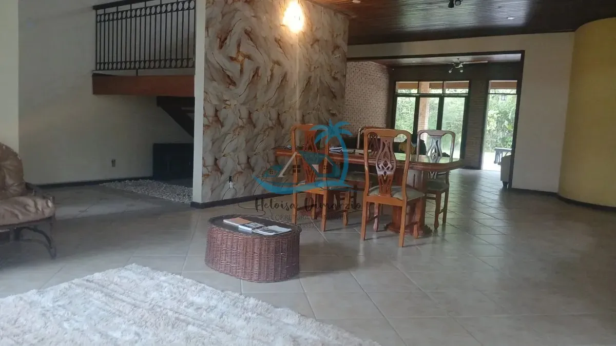Imagem Casa de alto padrão à venda em condomínio fechado (Jardim Costa Azul) em Ubatuba