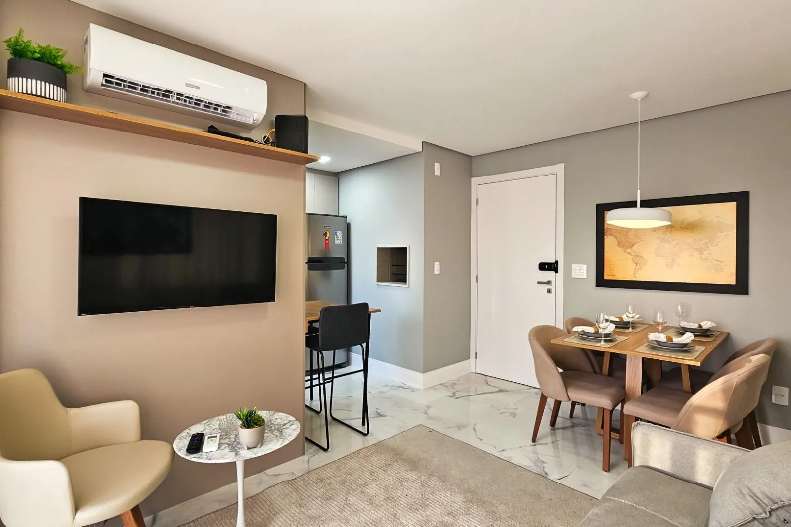 Imagem Apartamento completamente mobiliado e decorado, sacada, churrasqueira e vaga, com vista!