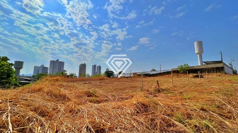 Foto do imóvel Área Comercial de 6.000 m² à venda na 402 Sul em Quadra ACSU SE 40 Avenida NS B