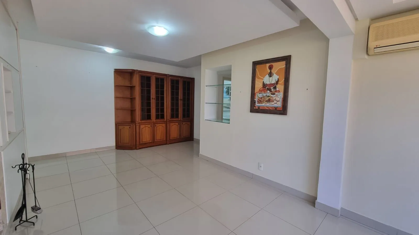 Imagem Apartamento 03 dormitórios 110mq e duas vagas, semi mobiliado, no Bairro Auxiliadora para locação.