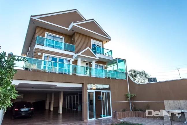 Foto do imóvel Casa Residêncial em estilo Neoclássico - Bairro Rebouças - 432,00m2 - R$ 1.800.000,00