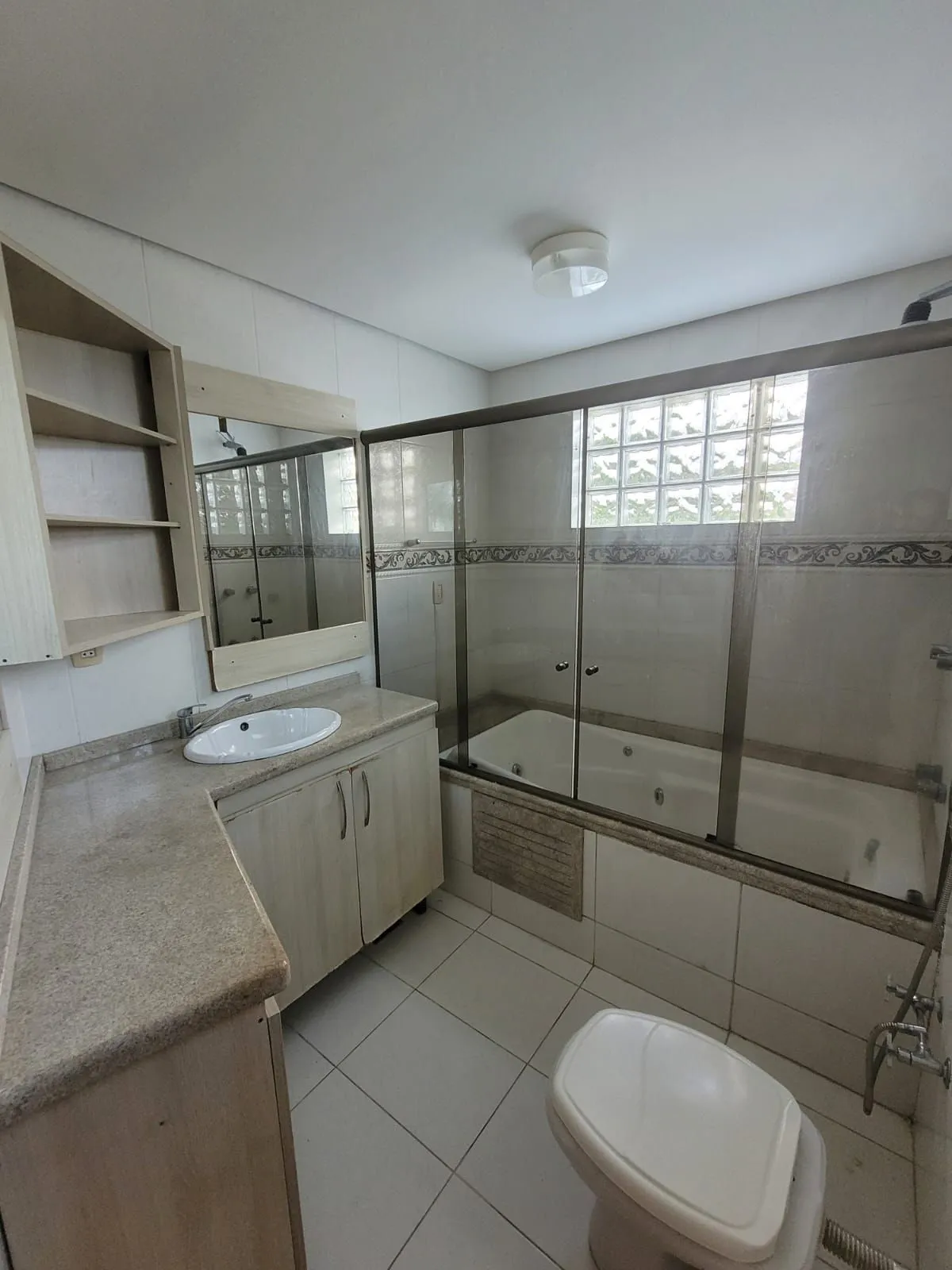 Imagem Casa no bairro Ipanema com 291 m² de área privativa e 8 garagens
