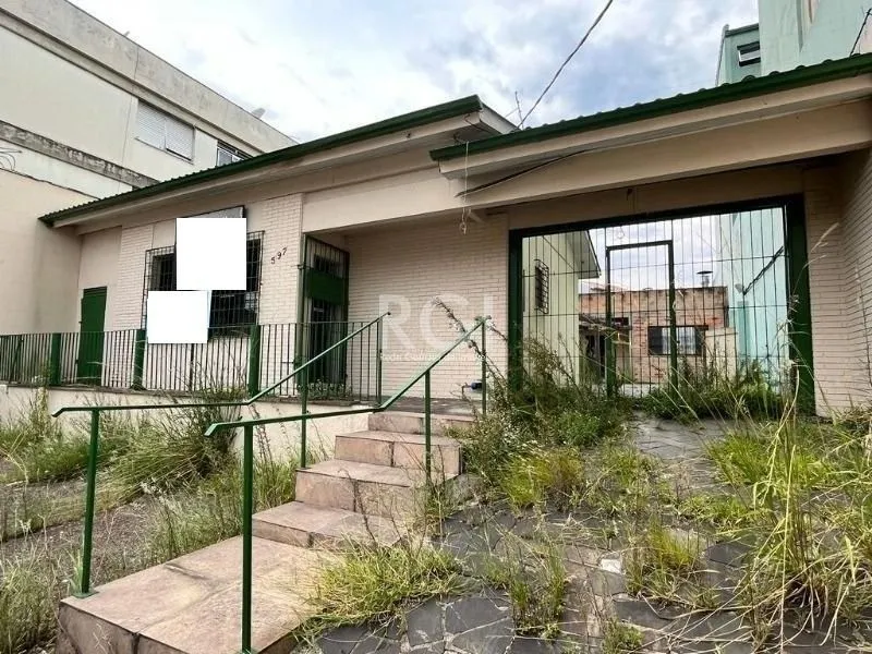 Imagem na Assis Brasil, Casa para Venda - 220m², 3 dormitórios, 2 vagas - Passo da Areia