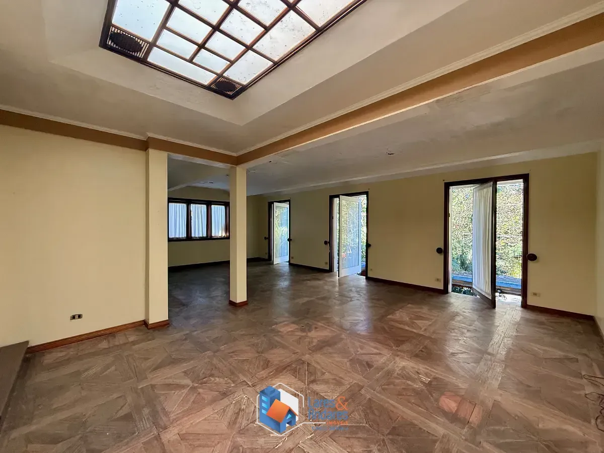 Foto do imóvel Casa para venda em Chácara Monte Alegre com 3 quartos, sendo 1 suíte, 206m² em Rua Jacatirão