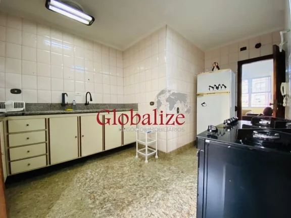 Imagem Lindo apartamento com 2 dormitórios no José Menino na quadra da praia no primeiro andar por R$ 586.000,00.