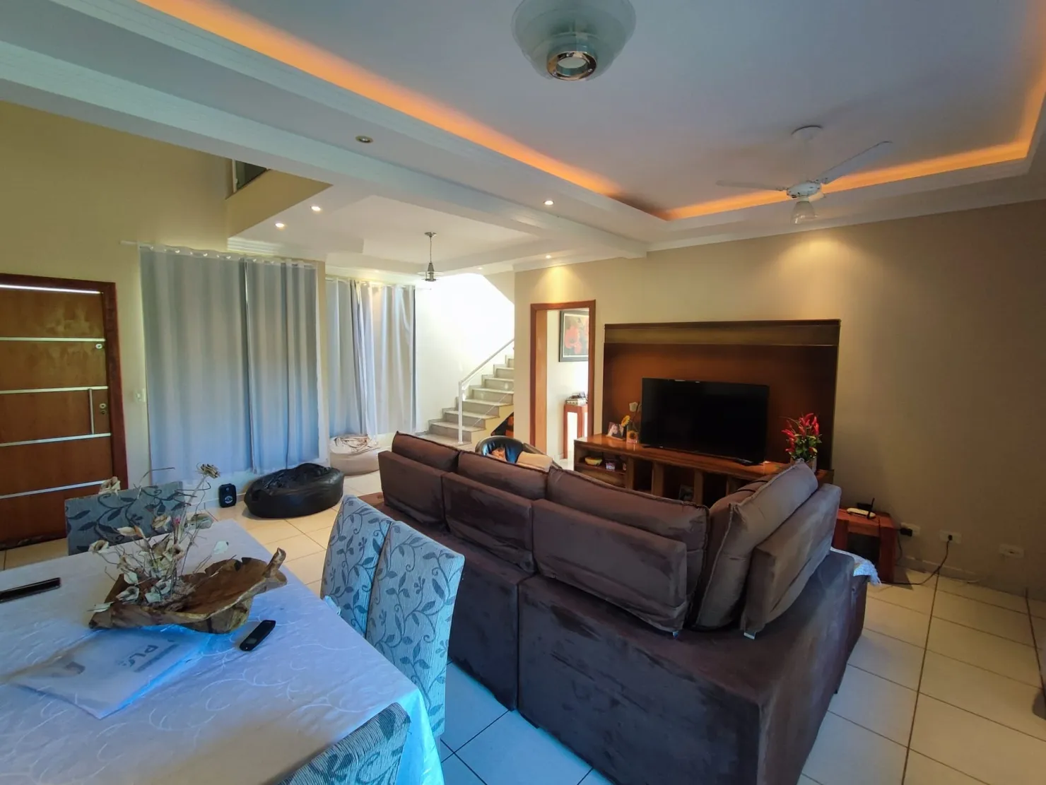 Imagem Casa à venda 3 Quartos, 1 Suite, 4 Vagas, 2105M², Parque Lago Azul, Pindamonhangaba - SP