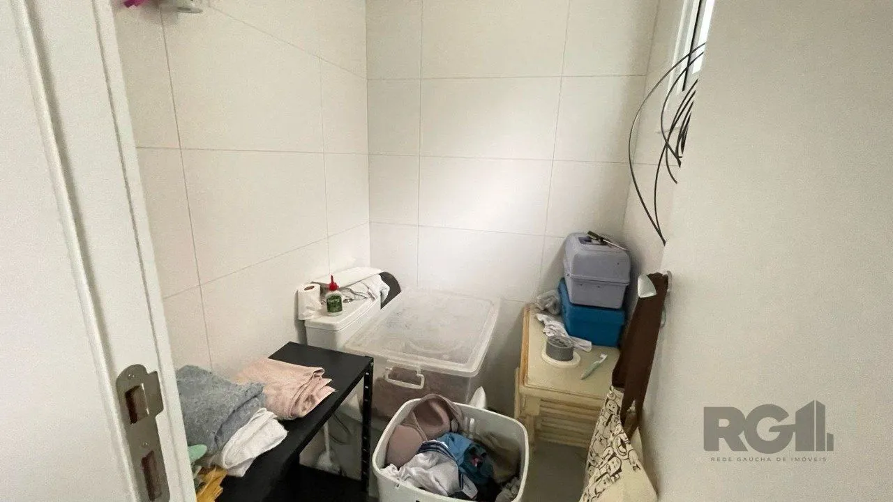 Imagem Casa em condomínio com 3 suítes, no bairro Pedra Redonda, Porto Alegre/RS