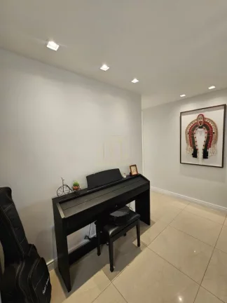 Imagem Excelente apartamento reformado com três quartos varanda a venda no caminho das arvores