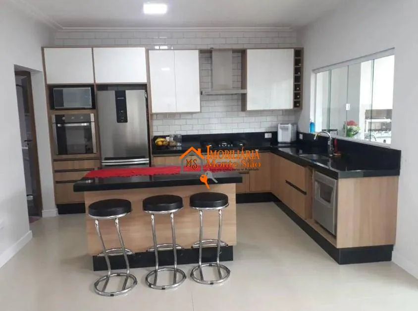 Imagem Sobrado com 3 dormitórios à venda, 175 m² por R$ 850.000 - Parque Industrial Cumbica - Guarulhos/SP