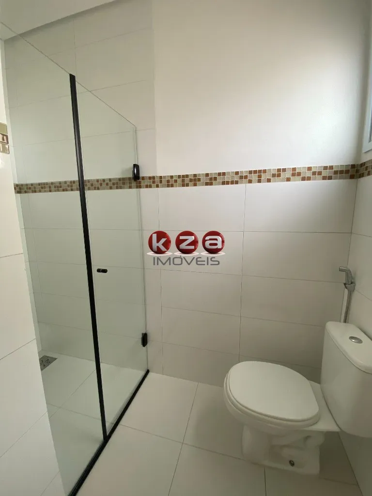 Imagem Lindo imóvel à venda em Valinhos-SP: Casa com 3 quartos, 3 suítes, 2 salas, 5 banheiros, 4 vagas de garagem e 259,29m² de área.
