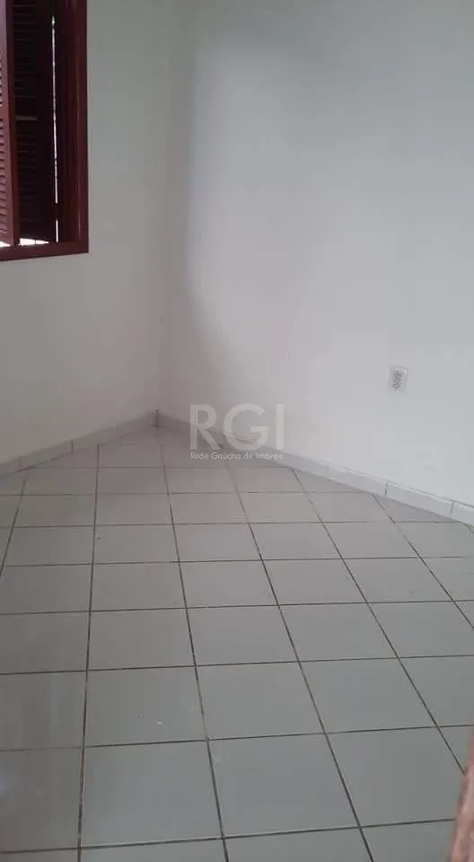 Imagem Casa para Venda - 68m², 2 dormitórios, 1 vaga - Belém Novo