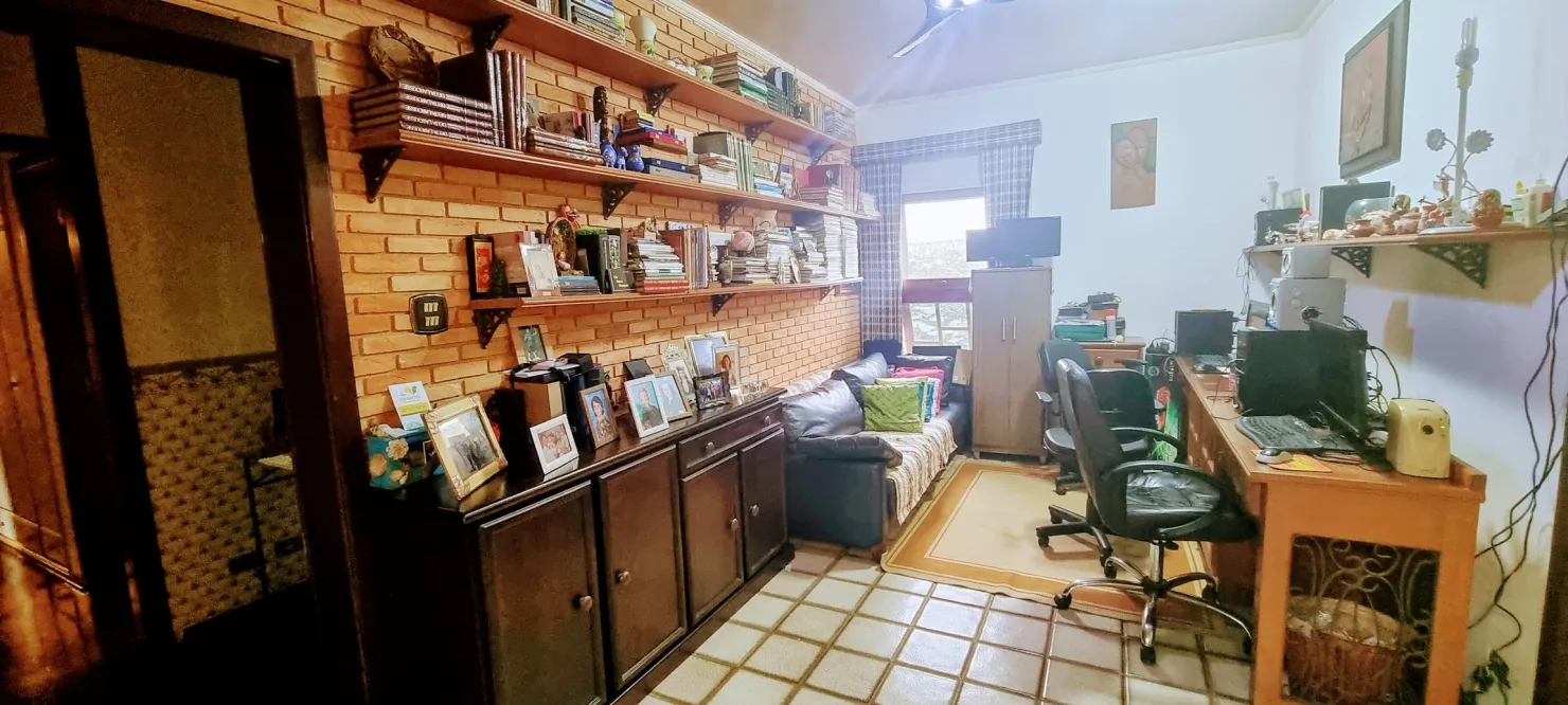 Imagem Residência Exclusiva com Piscina, Lago Ornamental e 3 Suítes