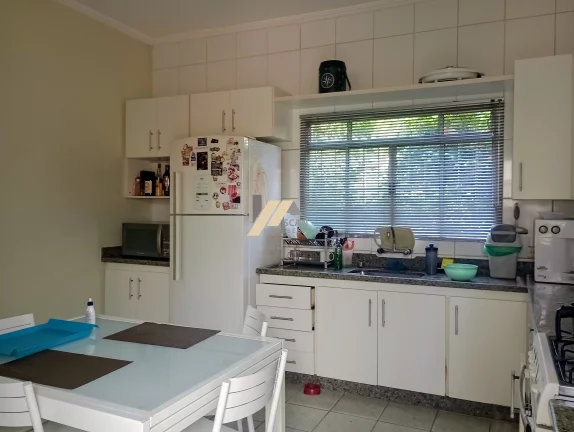 Imagem Casa à venda com 3 quartos no Cambuí em Campinas, São Paulo.