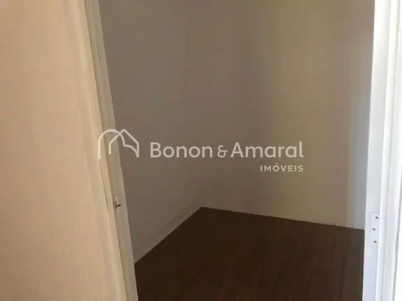 Imagem Sala para escritório, com lavabo, copa, 2 banheiros e piso laminado, em andar alto, em região come...