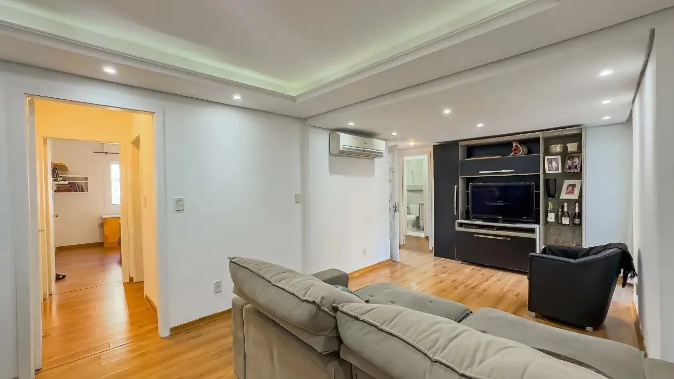 Imagem Apartamento Semimobiliado com 3 Dormitórios (1 Suíte com Hidro) - 104 m² e Vaga Coberta