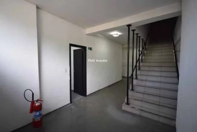 Imagem Galpão com 3568m2 em Barueri/SP