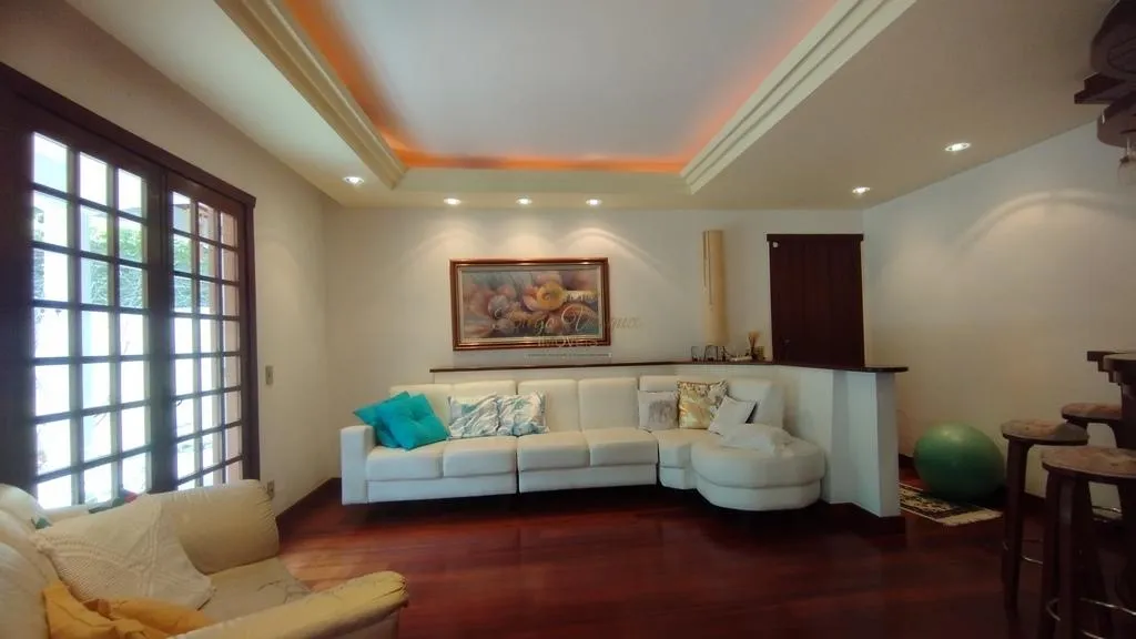 Imagem Casa para Venda em Teresópolis / RJ no bairro Golfe