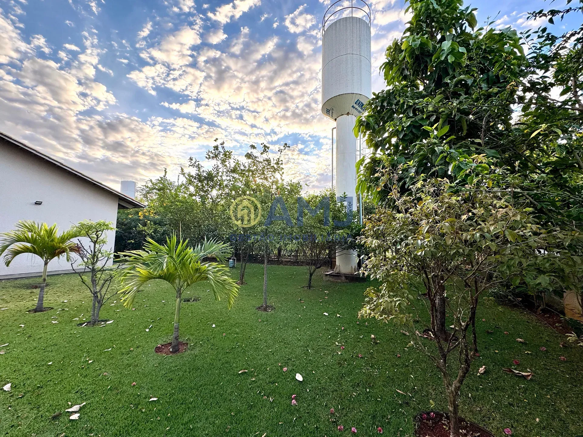 Imagem CHÁCARA À VENDA NO CONDOMÍNIO COUNTRYVILLE - HIDROLÂNDIA/GO | CONFORTO, LAZER E CONTATO COM A NATUREZA