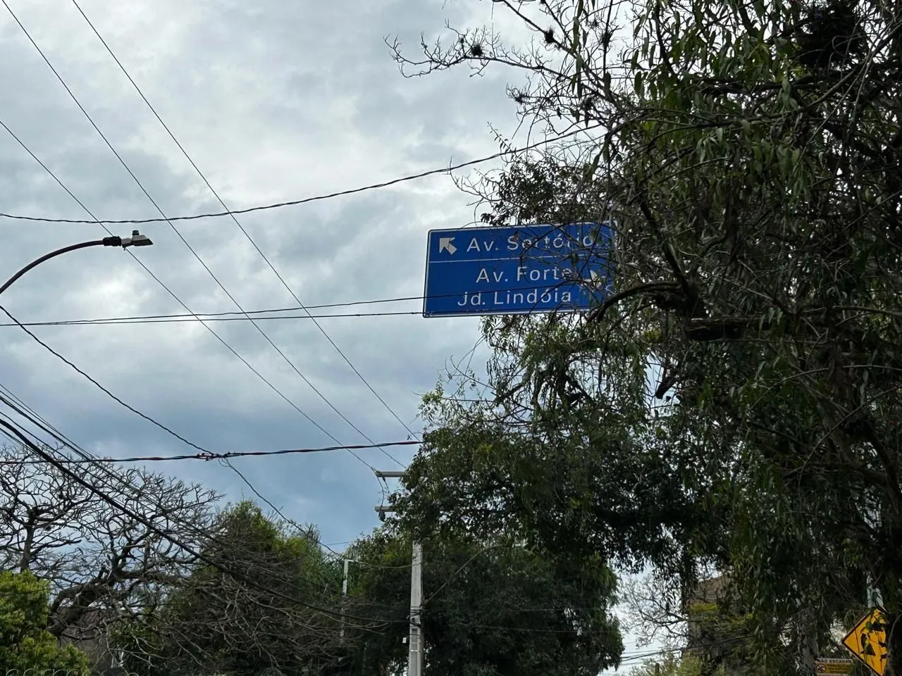 Imagem PRÉDIO COMERCIAL A VENDA COM PÉ DIREITO DUPLO E ESTACIONAMENTO, BAIRRO CRISTO REDENTOR, PORTO ALEGRE, RS
