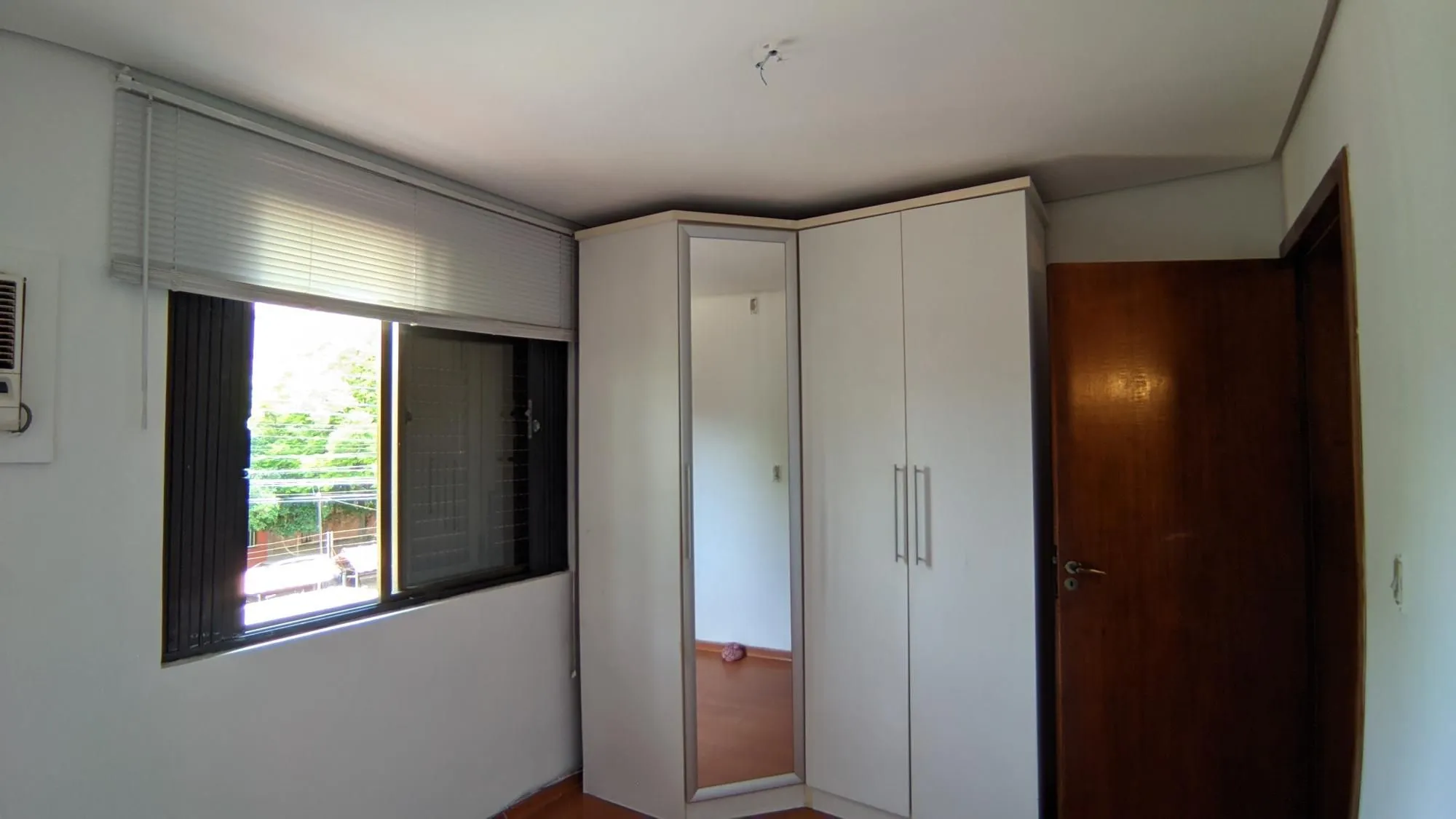 Imagem Casa de 3 Andares com Pátio e Churrasqueira Próxima ao Bourbon Country