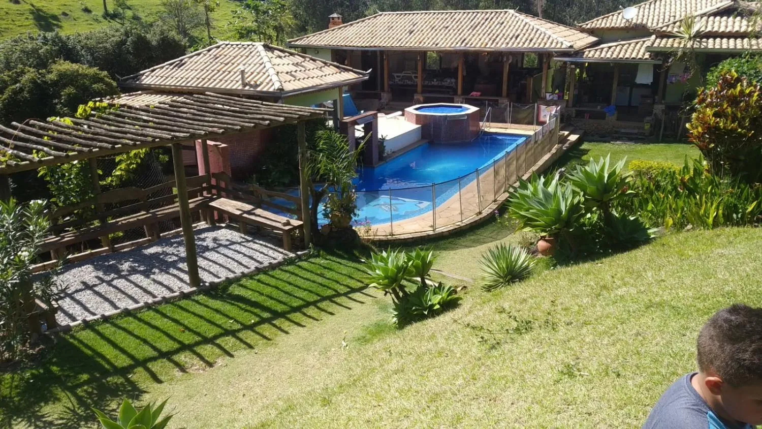 Imagem Vendo um belíssimo sítio em Carmópolis de Minas com 10 hectares de terra,