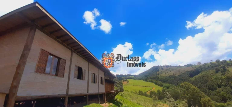 Imagem Chácara com 4 dormitórios à venda, 1500 m² por R$ 650.000,00 - Bom Jardim - Camanducaia/MG