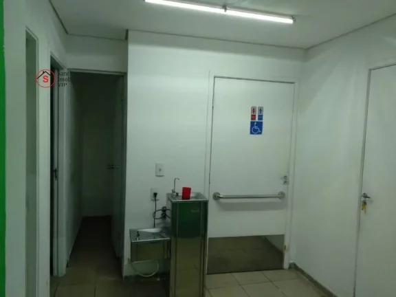 Imagem LOCAÇÃO SALÃO COMERCIAL - VILA NOGUEIRA - DIADEMA/SP. Salão amplo, 699,60 m, com 8 box individuais, com piso de porcelanato, banheiro feminino, masculino e acessível, total de 07 banheiros, espaço interno que pode ser utilizado como estacionamento. Ide