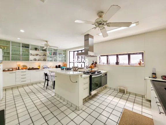 Imagem Venda Luxuoso Apartamento Frente Mar em Arpoador, RJ, 3 Suítes, 2 Vagas. Espaçoso, Privacidade e Tranquilidade