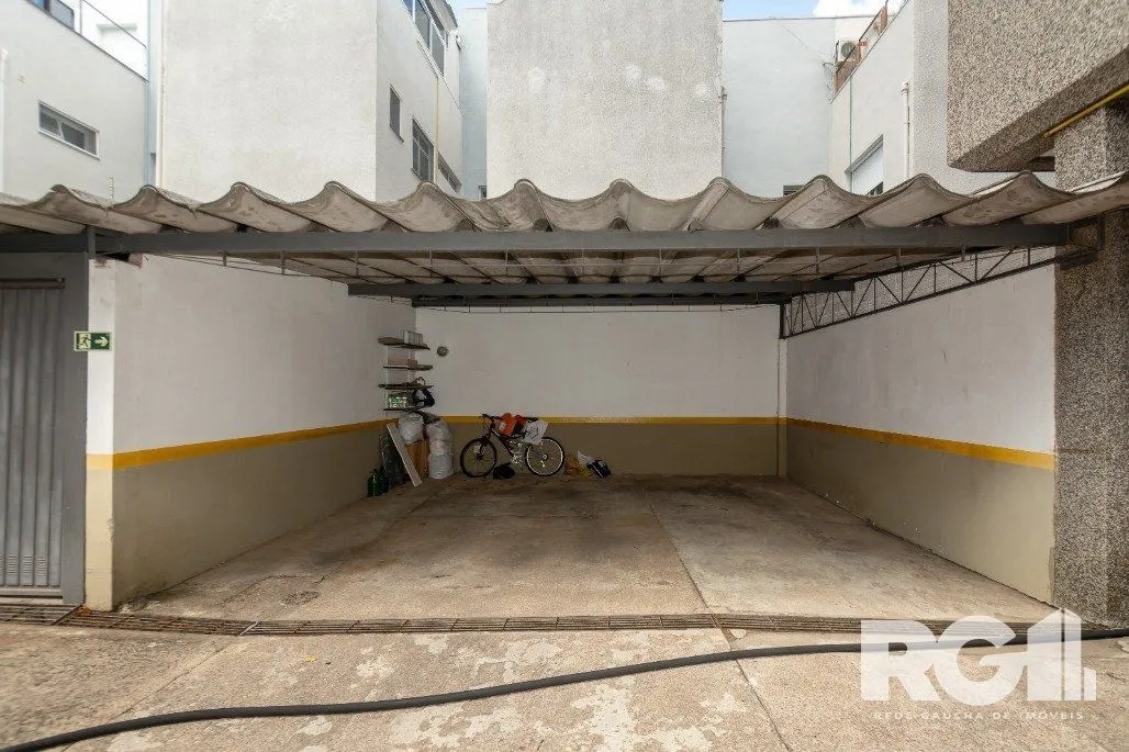 Imagem Apartamento Reformado! Com 3 dorm, sendo 1 suíte, 2 vagas na Rua Corte Real.