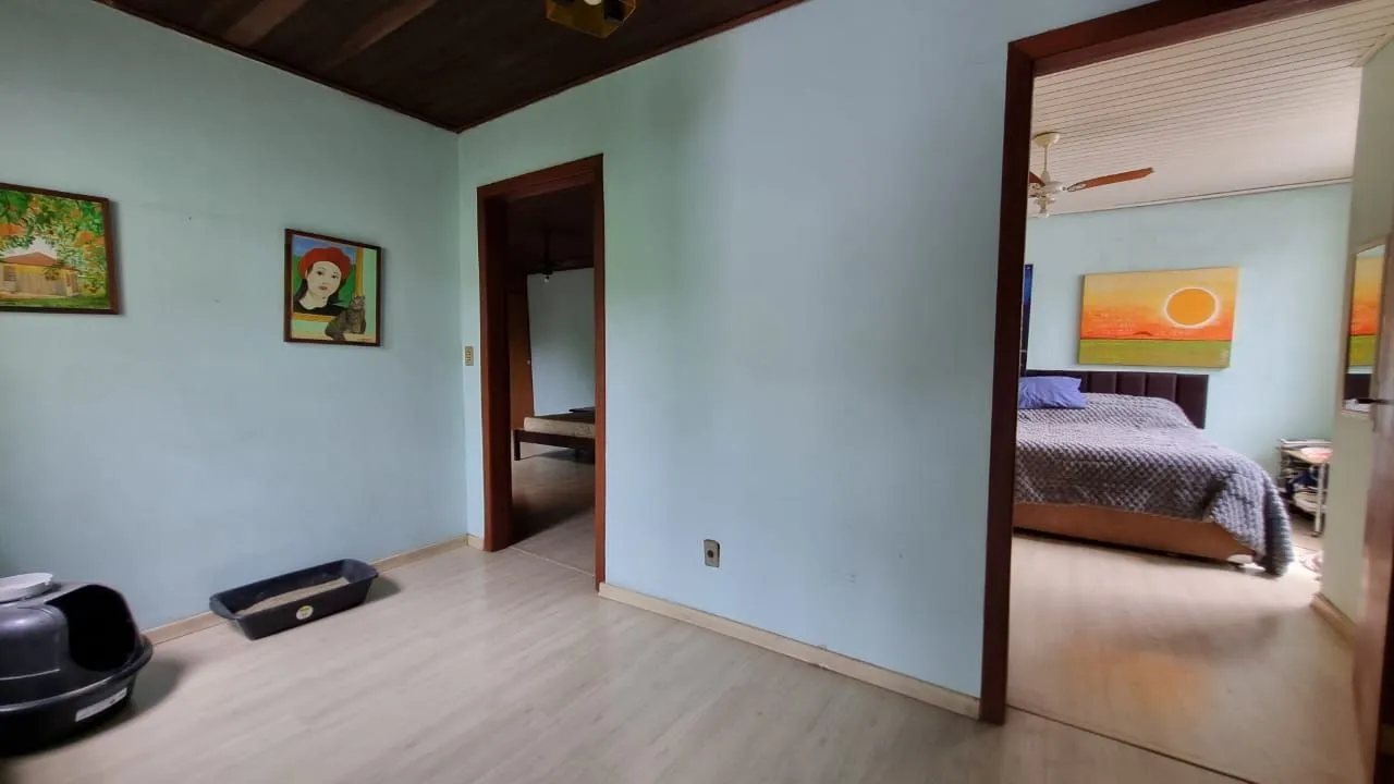 Imagem Casa estilo sobrado para venda de 3 dormitórios com 2 vagas de garagem no bairro Cidade Baixa em Porto Alegre/RS.